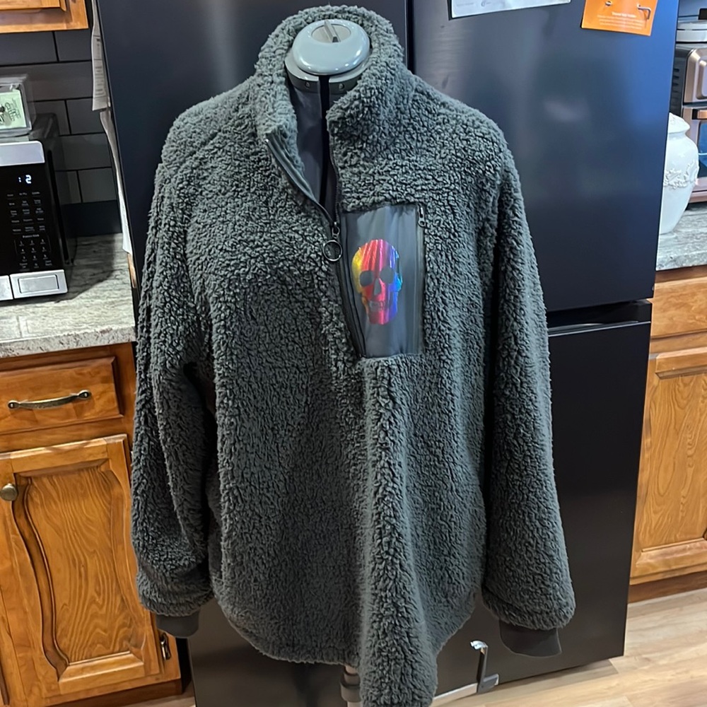 Torrid active plus size 3 equals 22/24. Sherpa on the outside.